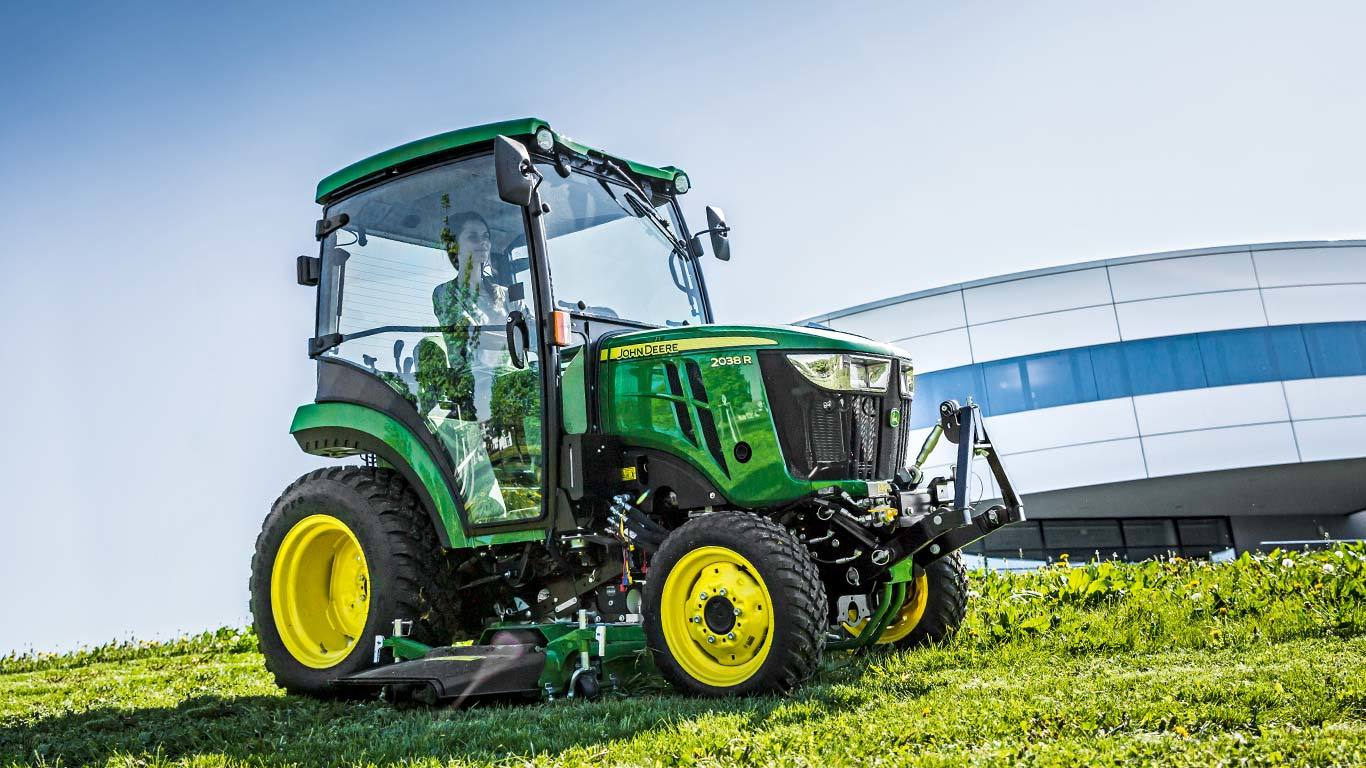 John Deere 2038R Compact Tractor - Image 3
