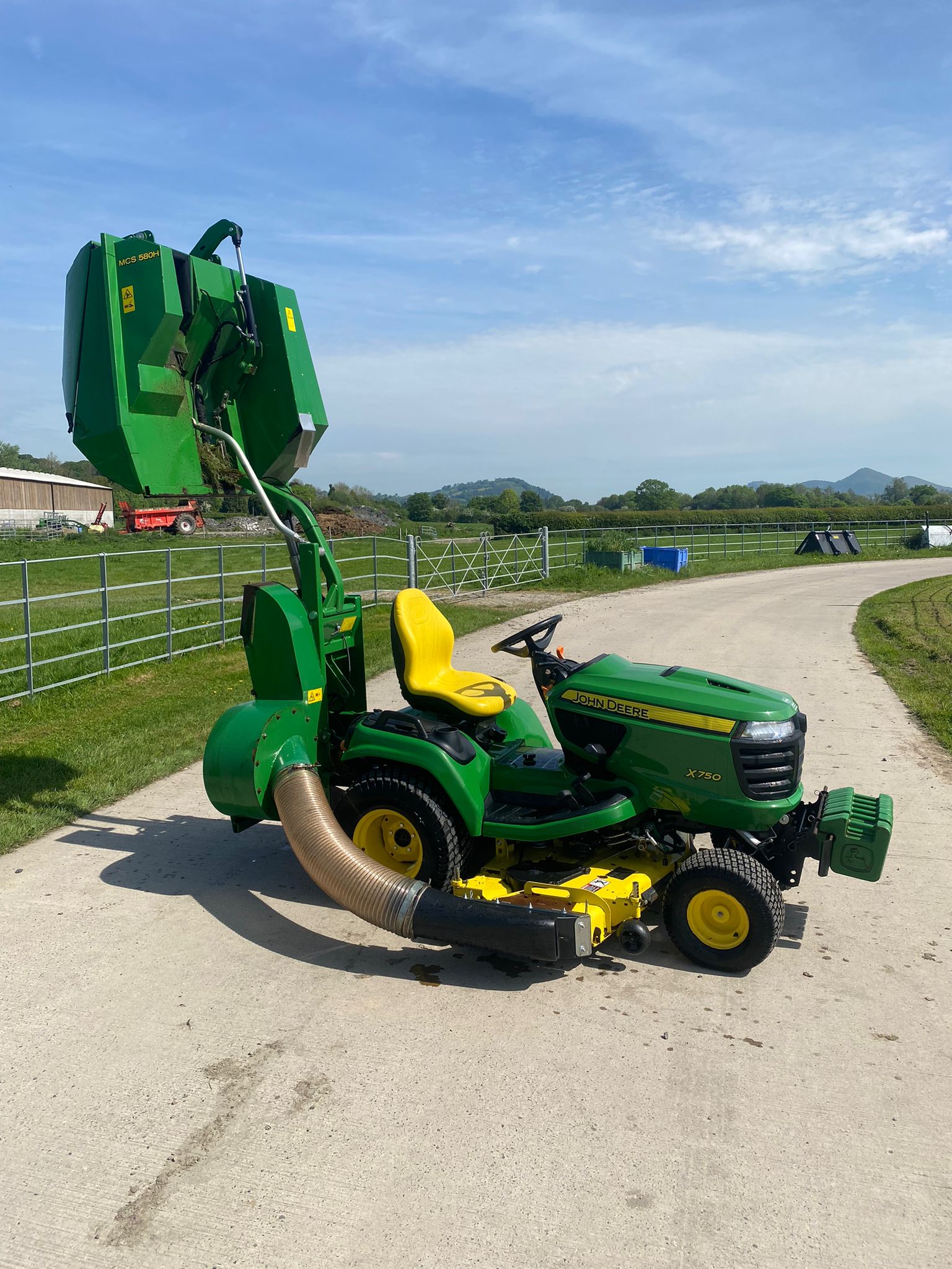 John Deere X750 with MCS 580 High Tip Collector - Image 4