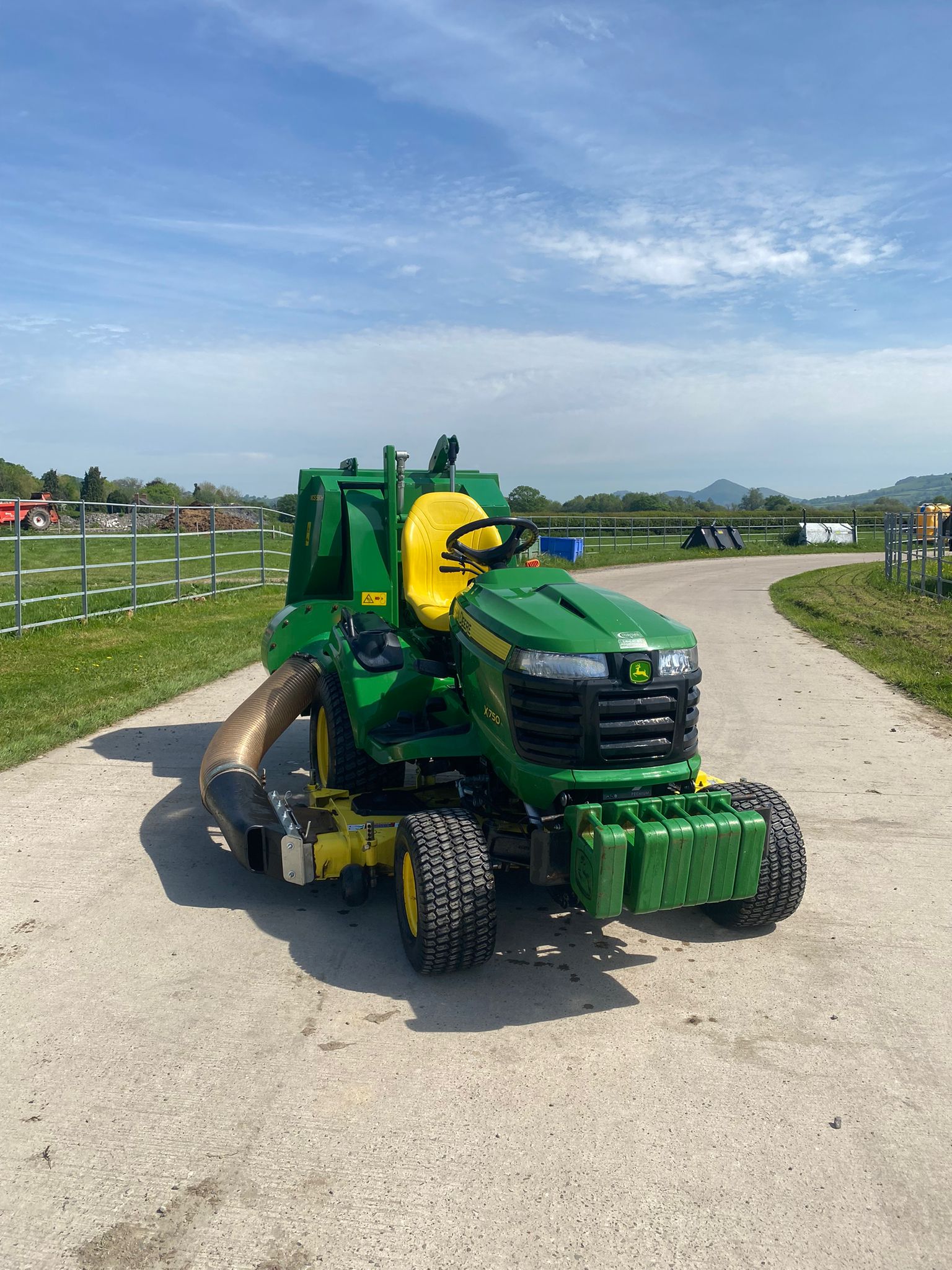 John Deere X750 with MCS 580 High Tip Collector - Image 2
