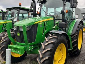 John Deere 5105M