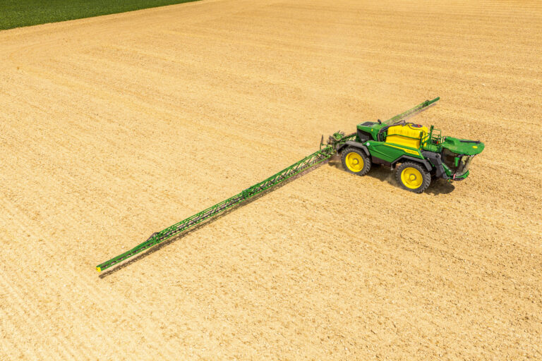 John Deere Expands 500R Sprayer Range with Larger Tank Capacity and Advanced Boom Technology