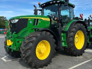 John Deere 6R 215